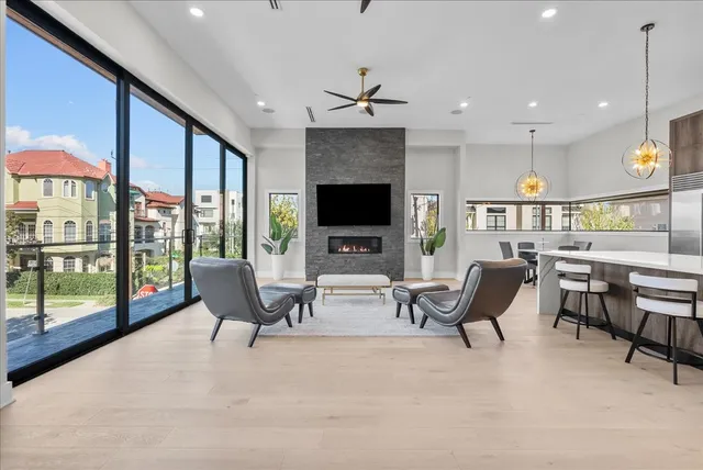 $1,695,700 | 516 Reinerman Street, Houston, TX 77007