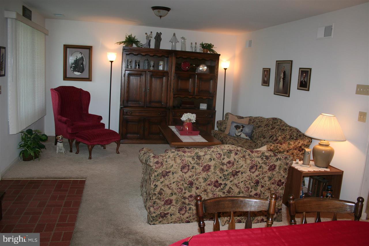 3095 Lakefield Road York, PA 17402 - Photo 7 of 35 Gallery Image 7