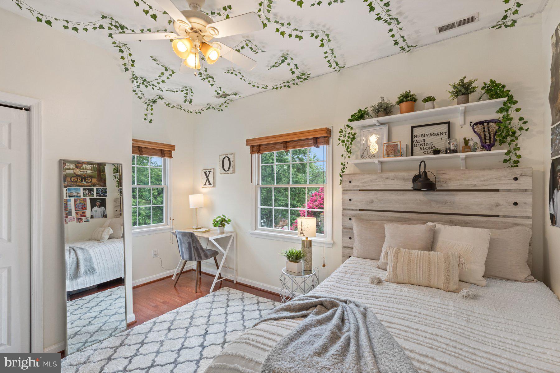 2605 Eccleston Street Silver Spring, MD 20902 - Photo 27 of 47 a living room with a couch
