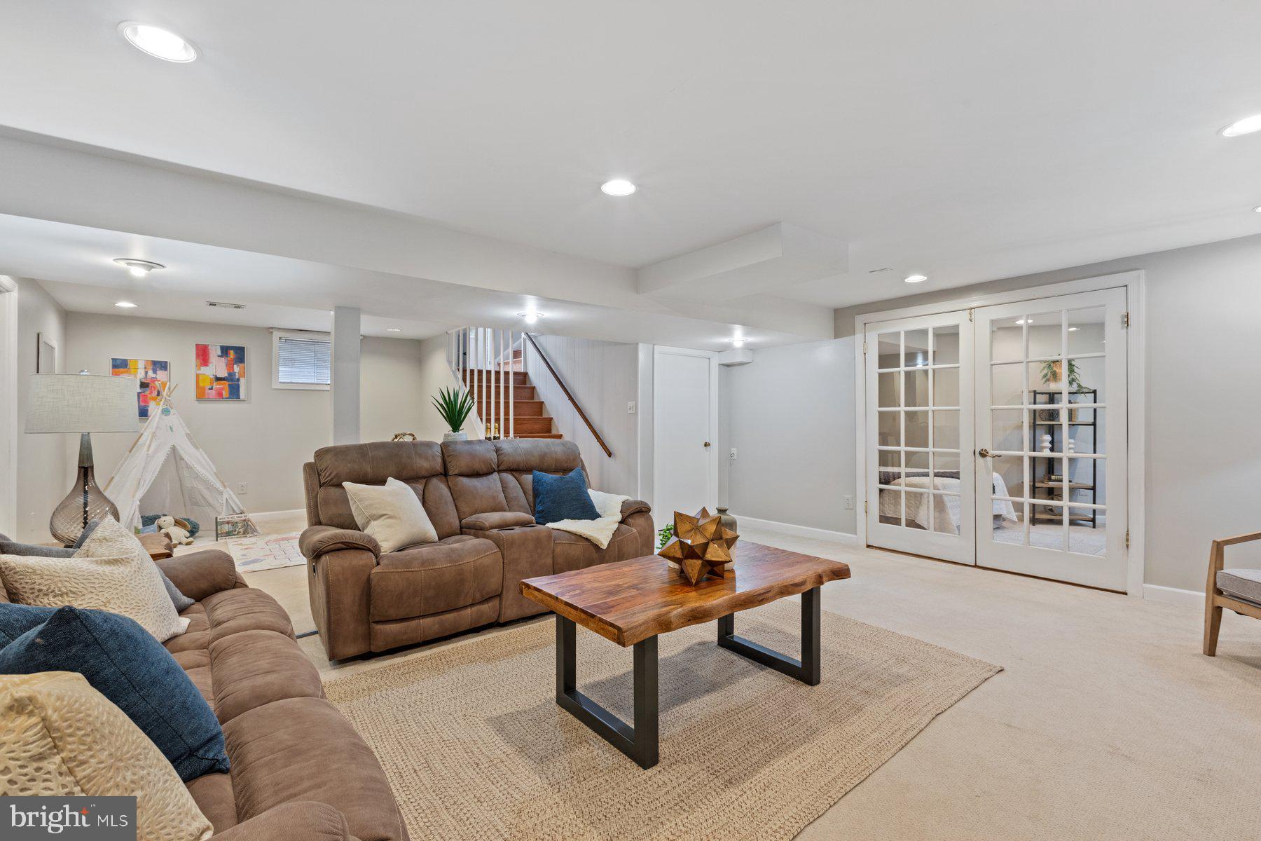 2605 Eccleston Street Silver Spring, MD 20902 - Photo 34 of 47 a living room with furniture and a potted plant