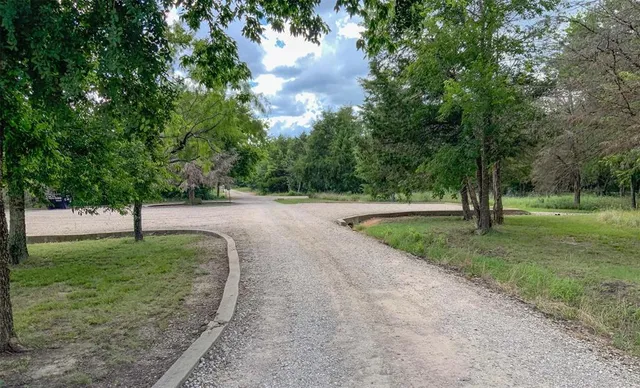 a view of a house with backyard and garden
