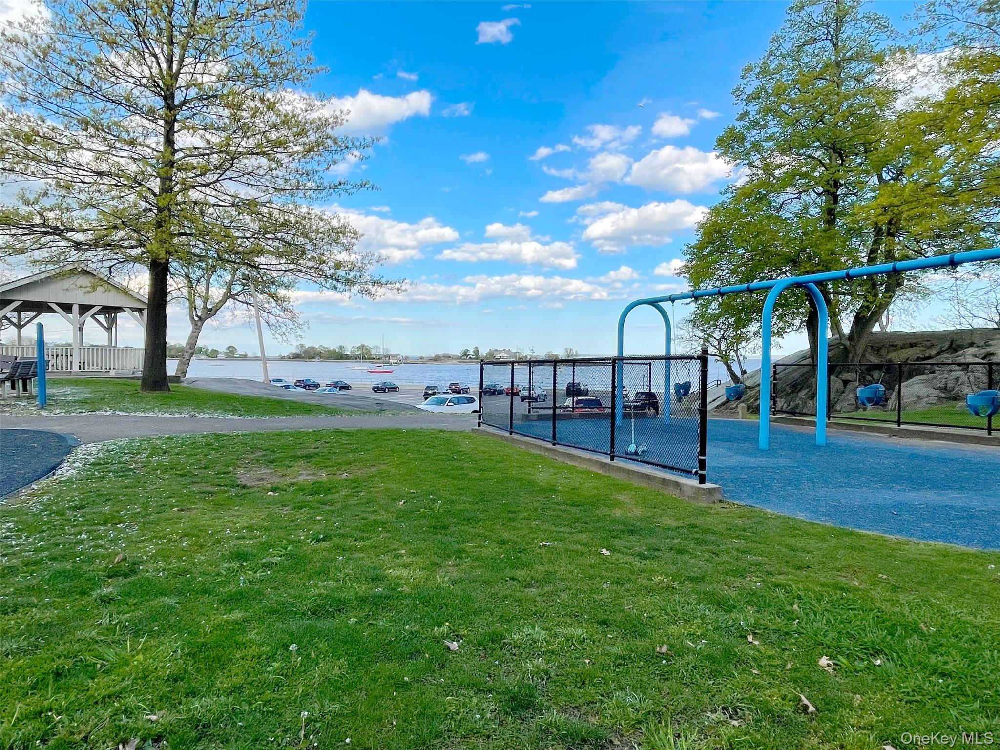 25 Acacia Terrace, Unit 2 New Rochelle, NY 10805 - Photo 27 of 28 a view of a backyard with sitting area