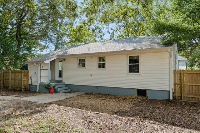 a view of a yard with a tree