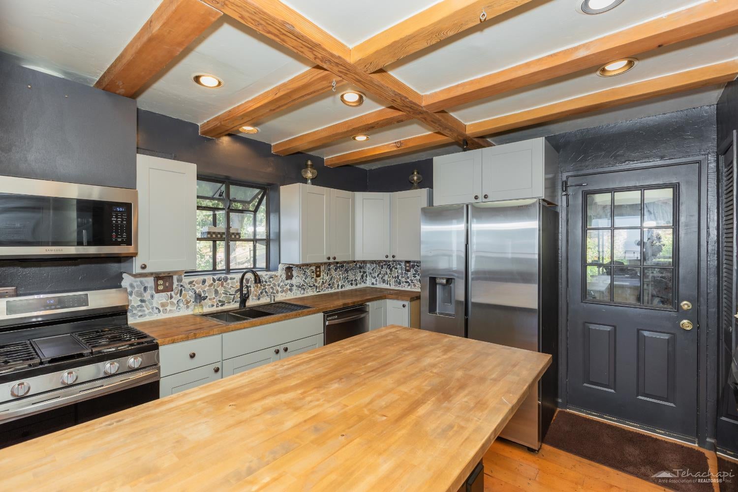 29380 Surrey Way Tehachapi, CA 93561 - Photo 15 of 57 Gallery Image 15