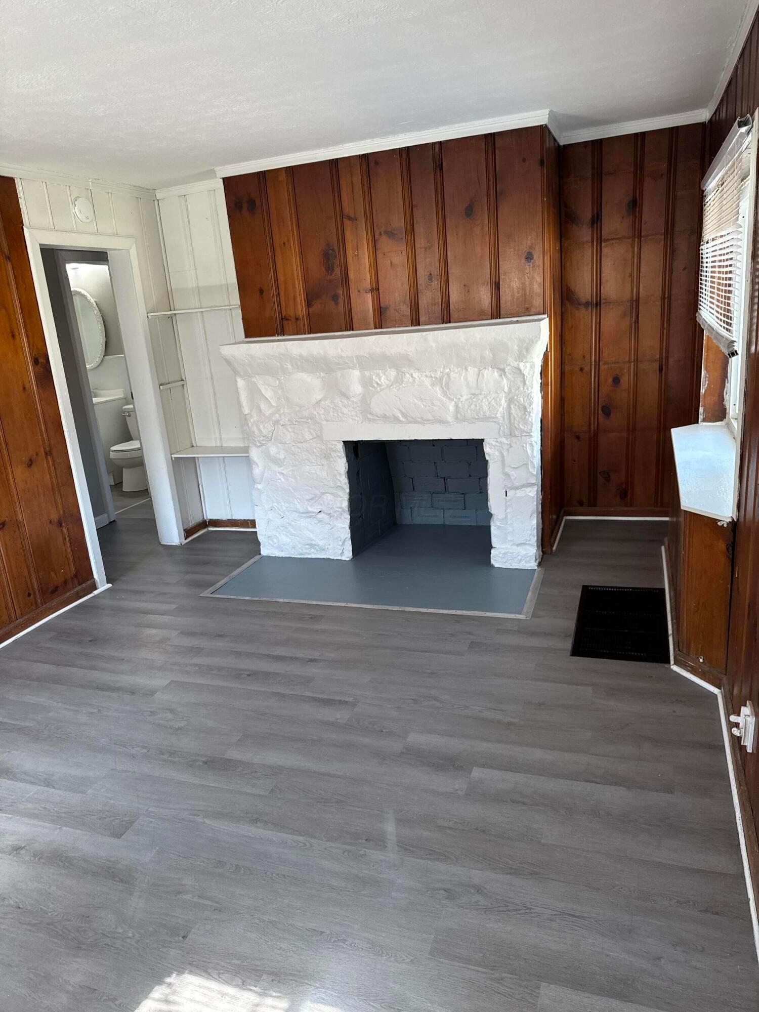 2499 Howey Road Columbus, OH 43211 - Photo 3 of 13 family room