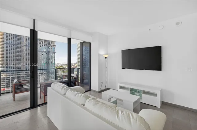 $6,400 | 68 Southeast 6th Street, Unit 1702, Miami, FL 33131