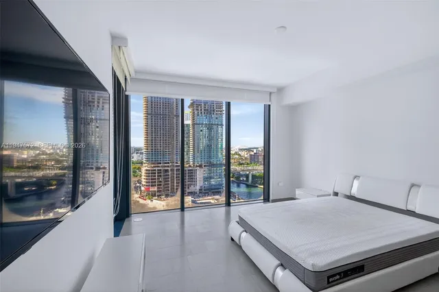 $6,400 | 68 Southeast 6th Street, Unit 1702, Miami, FL 33131