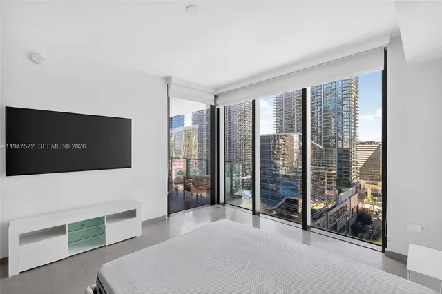 $6,400 | 68 Southeast 6th Street, Unit 1702, Miami, FL 33131