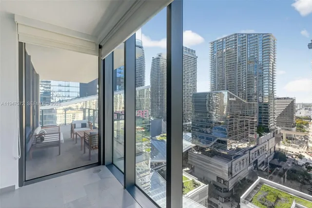 $6,400 | 68 Southeast 6th Street, Unit 1702, Miami, FL 33131