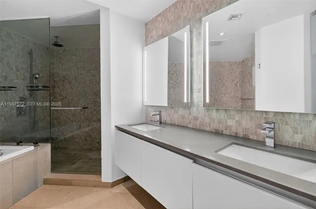 $6,400 | 68 Southeast 6th Street, Unit 1702, Miami, FL 33131