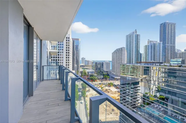 $6,400 | 68 Southeast 6th Street, Unit 1702, Miami, FL 33131