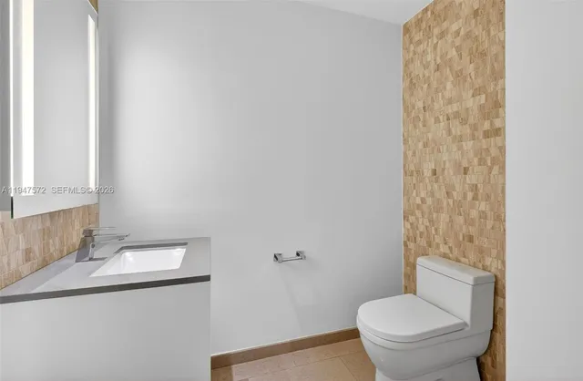 $6,400 | 68 Southeast 6th Street, Unit 1702, Miami, FL 33131