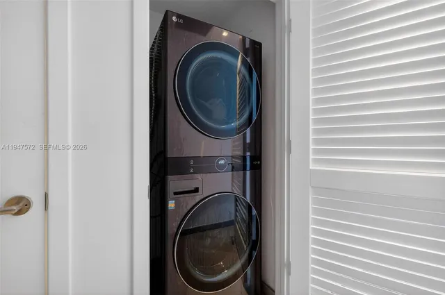 $6,400 | 68 Southeast 6th Street, Unit 1702, Miami, FL 33131