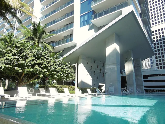 $6,400 | 68 Southeast 6th Street, Unit 1702, Miami, FL 33131