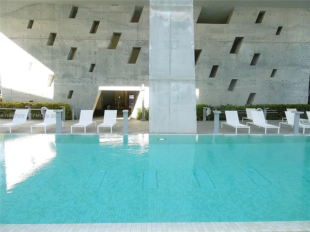 $6,400 | 68 Southeast 6th Street, Unit 1702, Miami, FL 33131