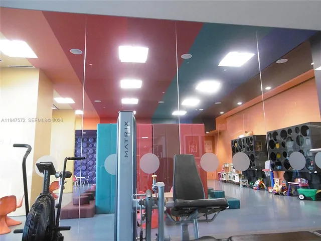 $6,400 | 68 Southeast 6th Street, Unit 1702, Miami, FL 33131