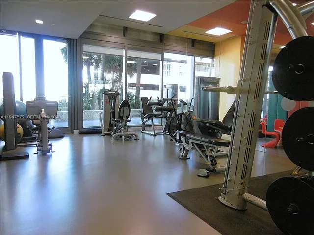 $6,400 | 68 Southeast 6th Street, Unit 1702, Miami, FL 33131