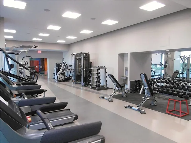 $6,400 | 68 Southeast 6th Street, Unit 1702, Miami, FL 33131