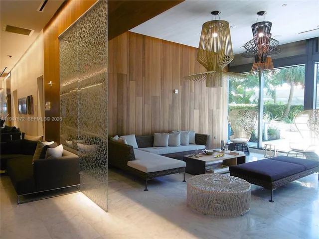 $6,400 | 68 Southeast 6th Street, Unit 1702, Miami, FL 33131