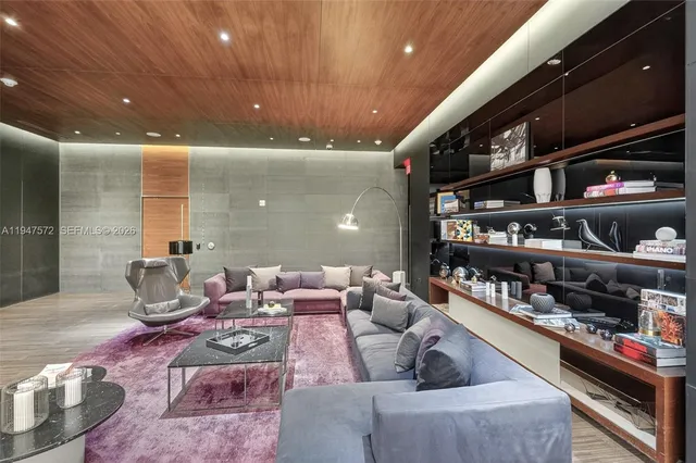 $6,400 | 68 Southeast 6th Street, Unit 1702, Miami, FL 33131