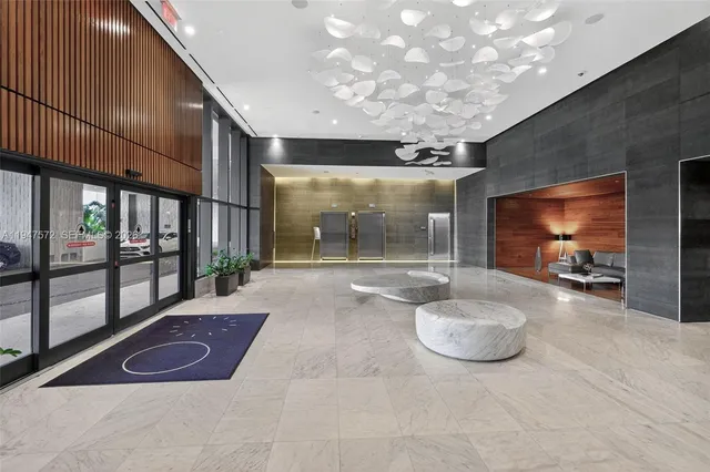 $6,400 | 68 Southeast 6th Street, Unit 1702, Miami, FL 33131