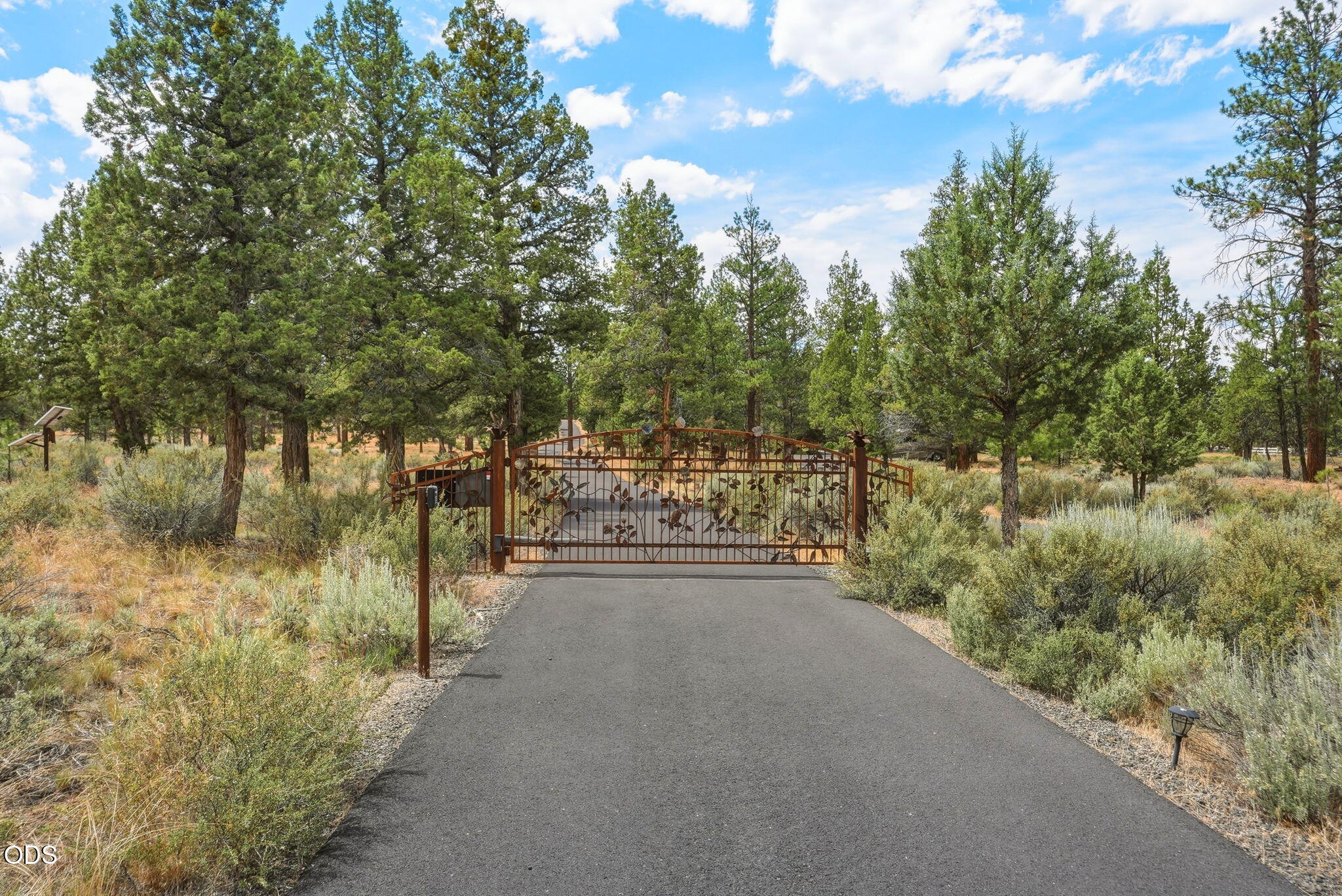 67295 Gist Road Bend, OR 97703 - Photo 4 of 57