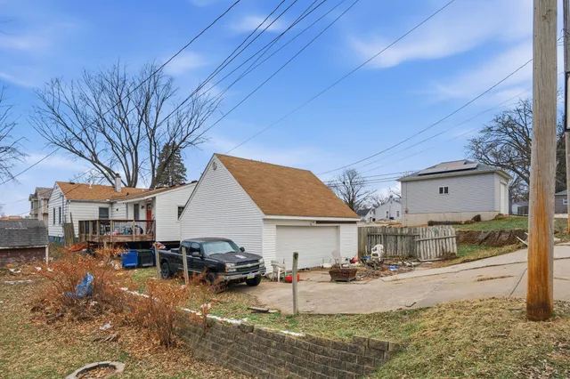 $180,000 | 3433 North Sturdevant Street, Davenport, IA 52806