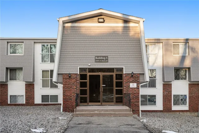$199,900 | 300 Smithfield Road, Unit 518, North Providence, RI 02904