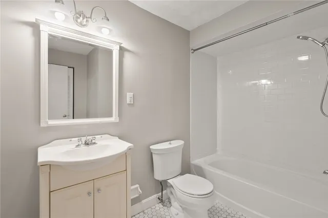 $199,900 | 300 Smithfield Road, Unit 518, North Providence, RI 02904