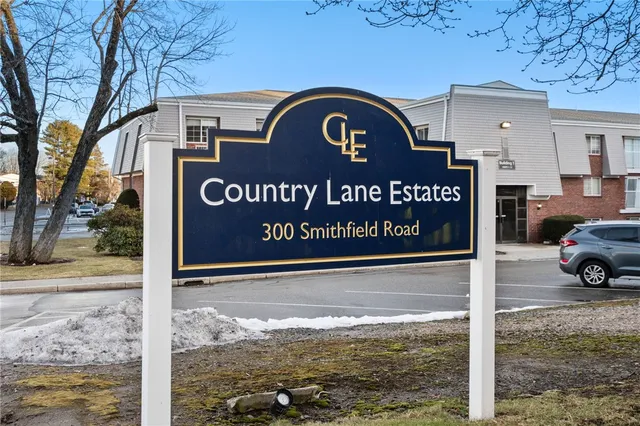 $199,900 | 300 Smithfield Road, Unit 518, North Providence, RI 02904