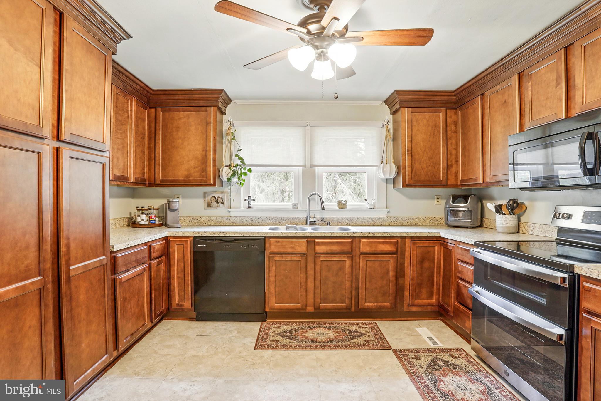 2371 Mathias Point Road King George, VA 22485 - Photo 9 of 25 Gallery Image 9