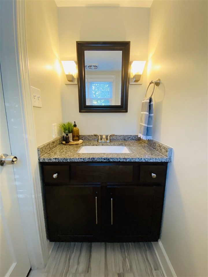 1/2 Bath