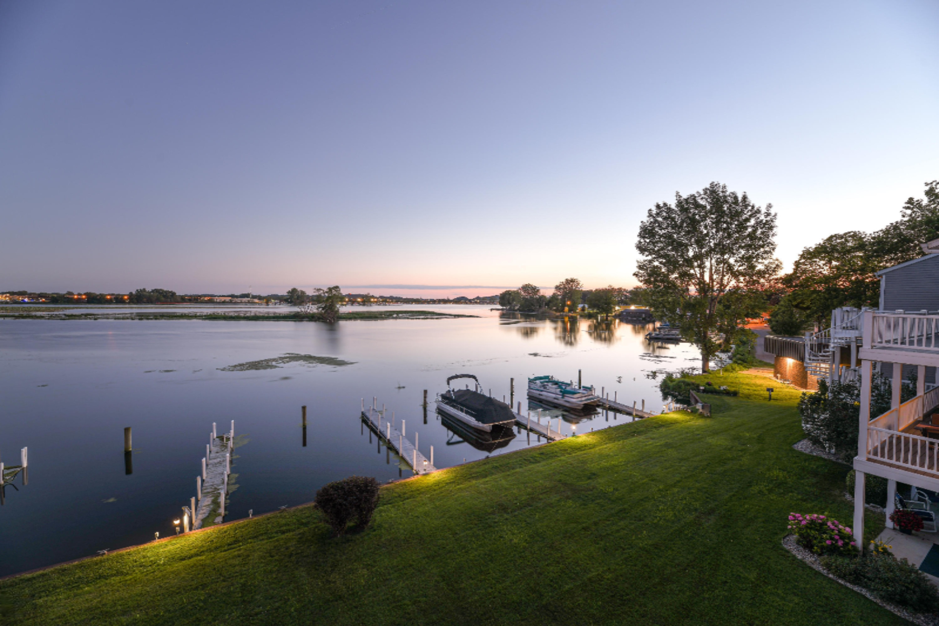 237 Riverfront Drive Spring Lake, MI 49456 - Photo 3 of 113 237 Riverfront St-2S-36