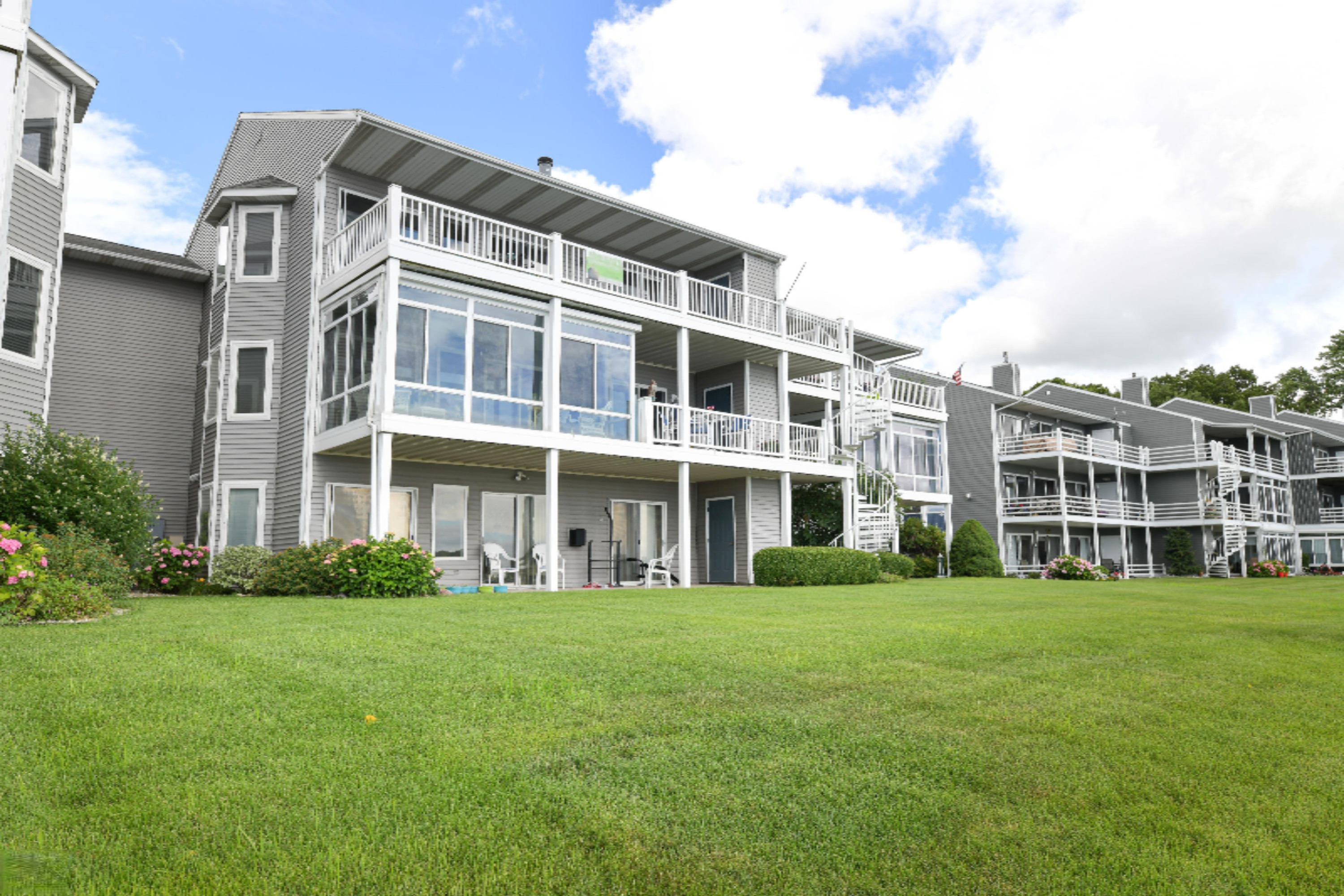 237 Riverfront Drive Spring Lake, MI 49456 - Photo 48 of 113 237 Riverfront St-4
