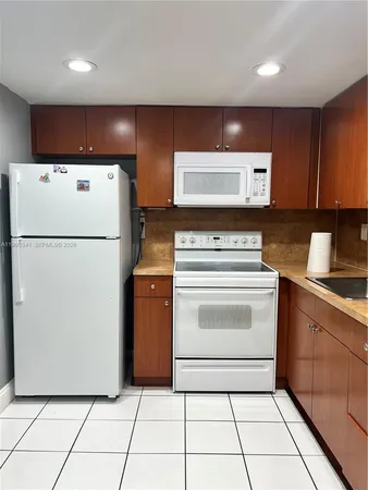 $2,100 | 2055 Southwest 122nd Avenue, Unit 323, Miami, FL 33175