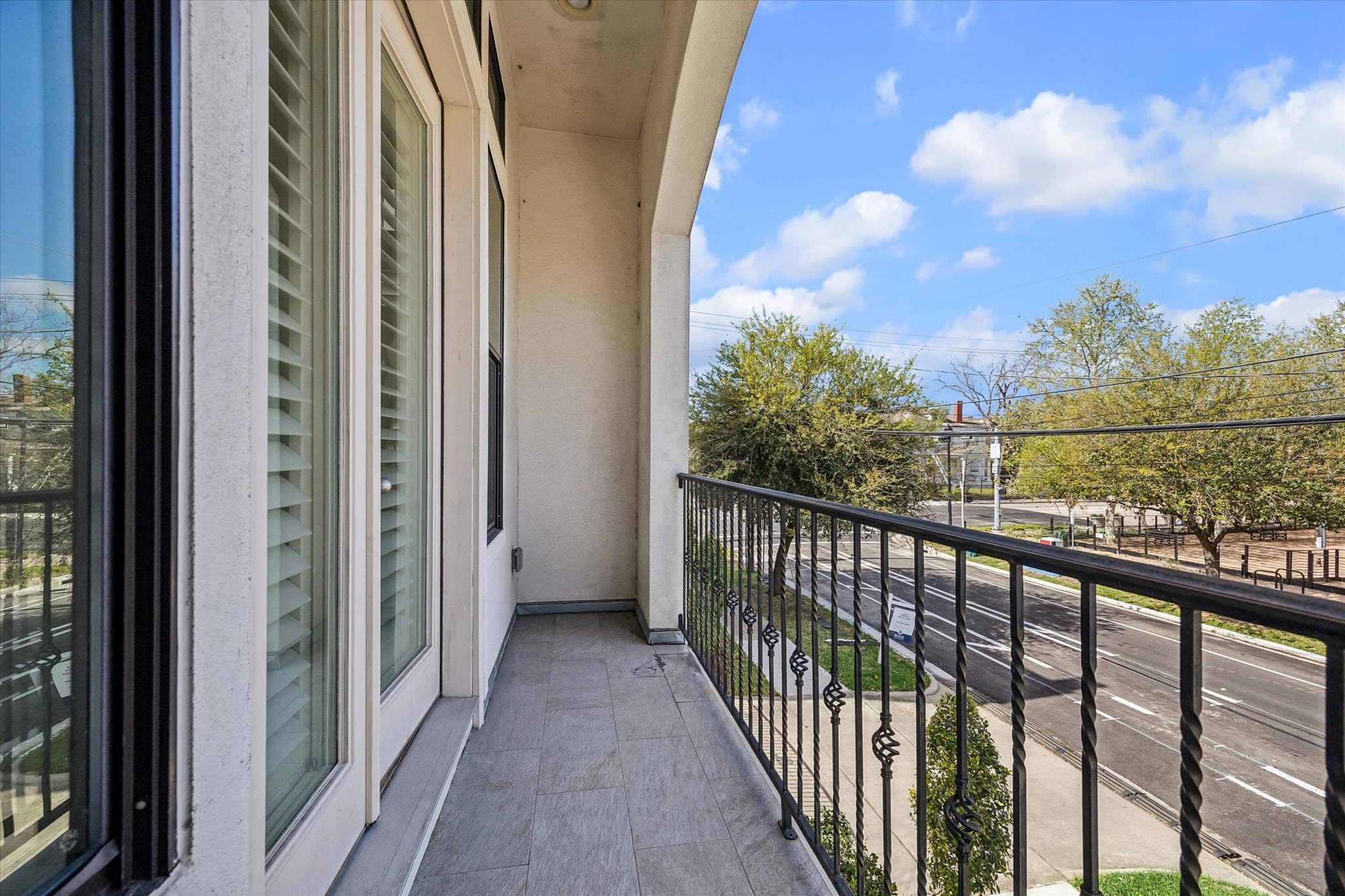 3123 Austin Street Houston, TX 77004 - Photo 22 of 24 a view of a balcony with wooden floor and city view