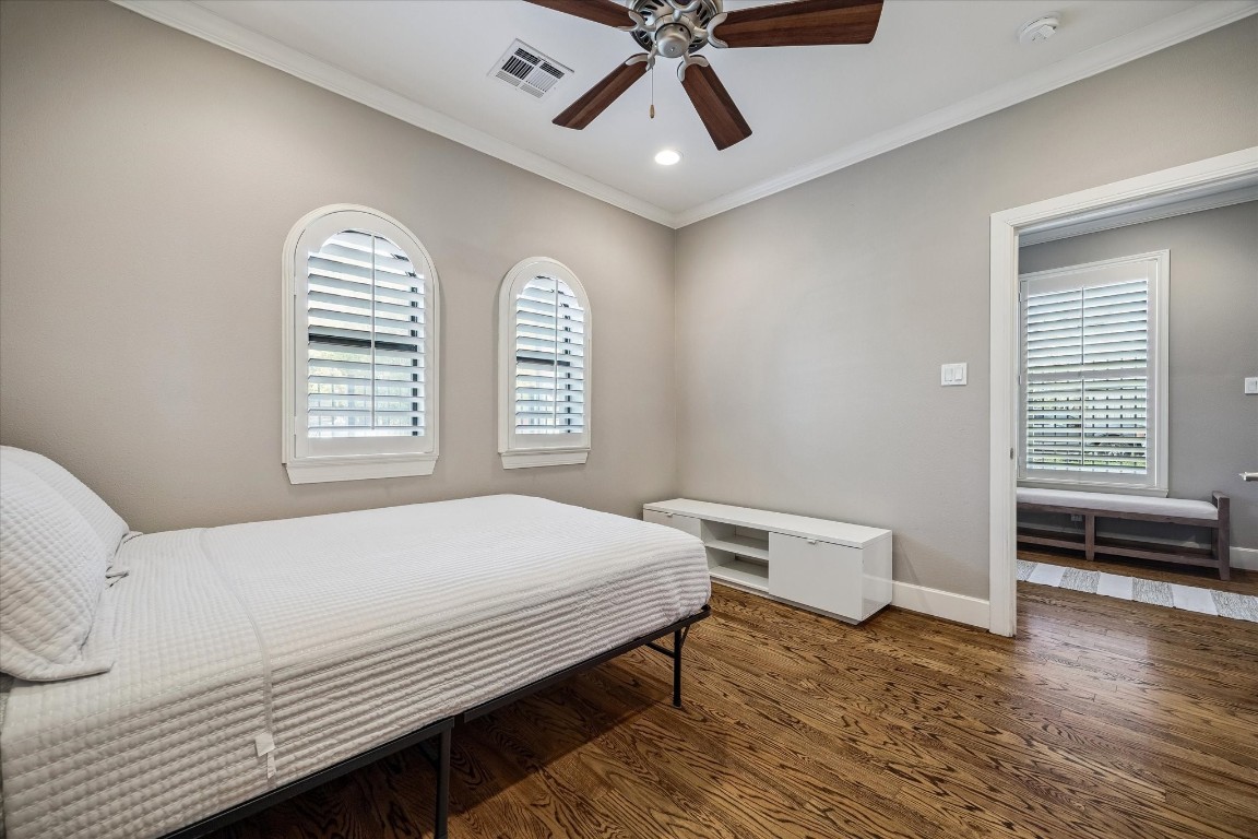 3123 Austin Street Houston, TX 77004 - Photo 4 of 24 a bedroom with a bed and a window