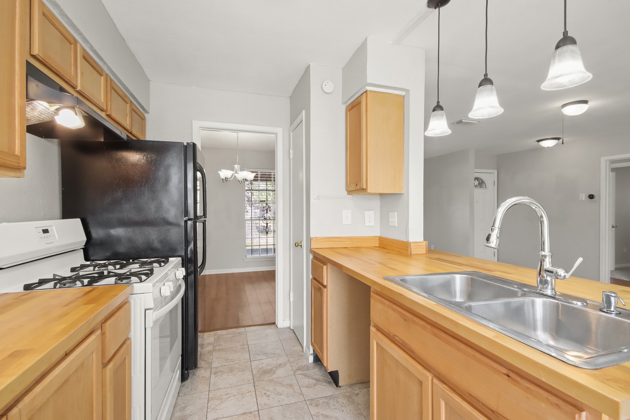 8410 Rinn Street Houston, TX 77078 - Photo 12 of 26