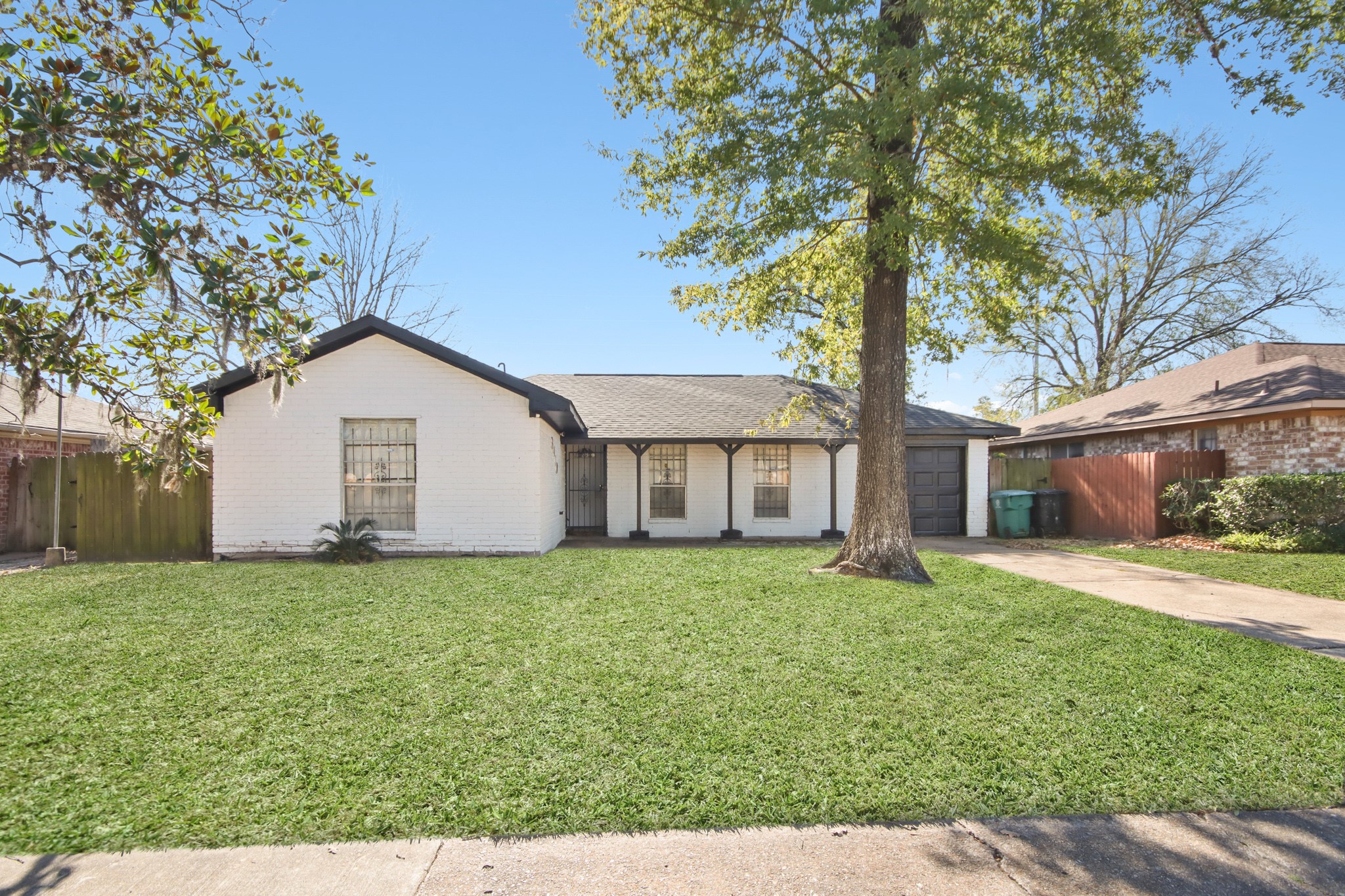 8410 Rinn Street Houston, TX 77078 - Photo 2 of 26