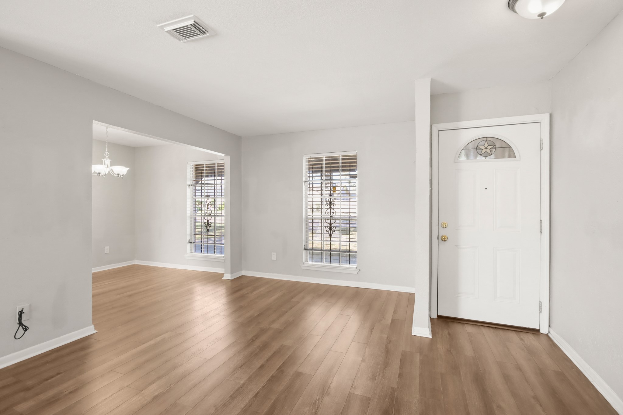 8410 Rinn Street Houston, TX 77078 - Photo 8 of 26 Living/Dining