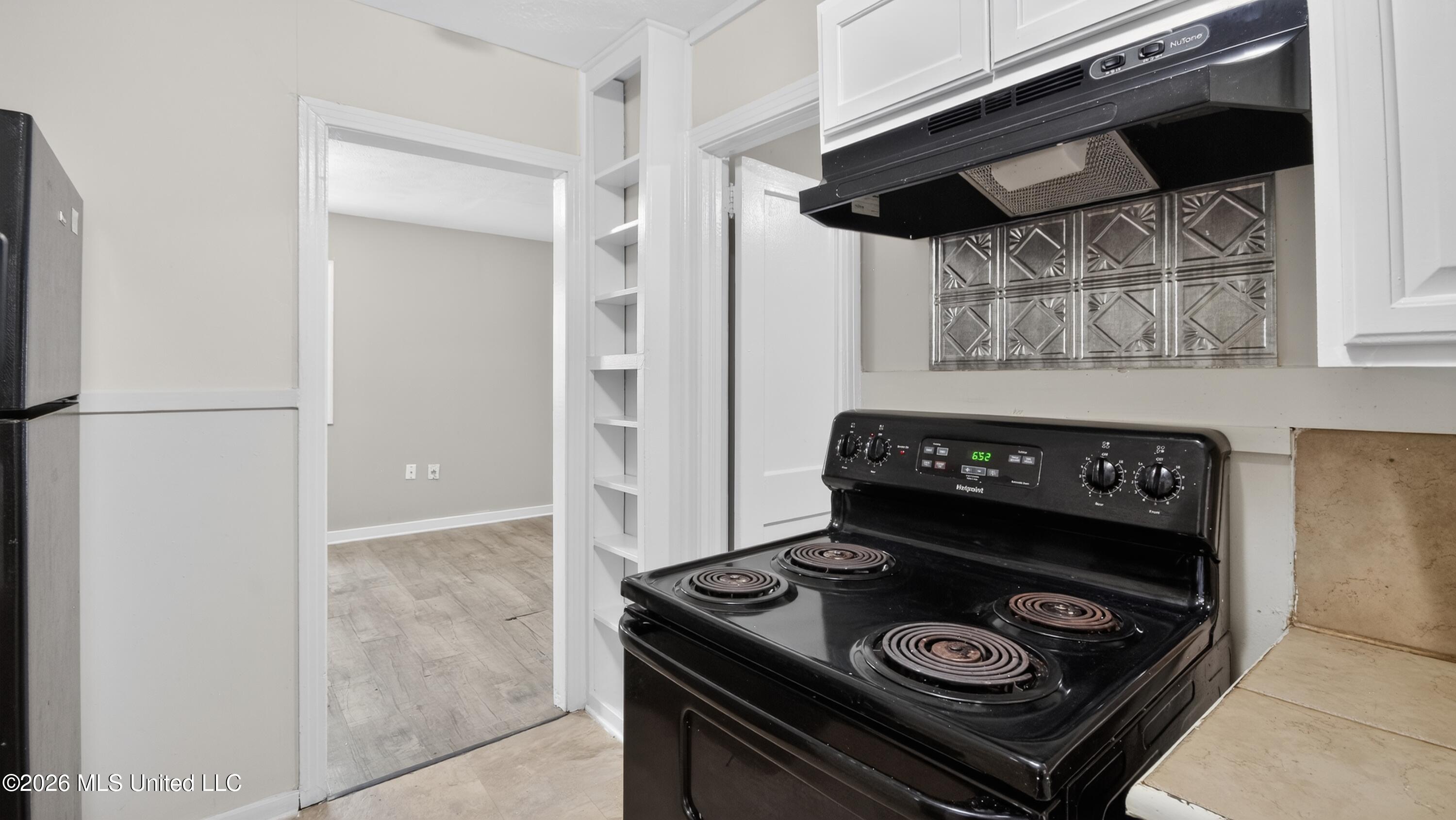 609 Launcelot Road Jackson, MS 39206 - Photo 15 of 30 18_609_Launcelot_Rd-Kitchen-0405