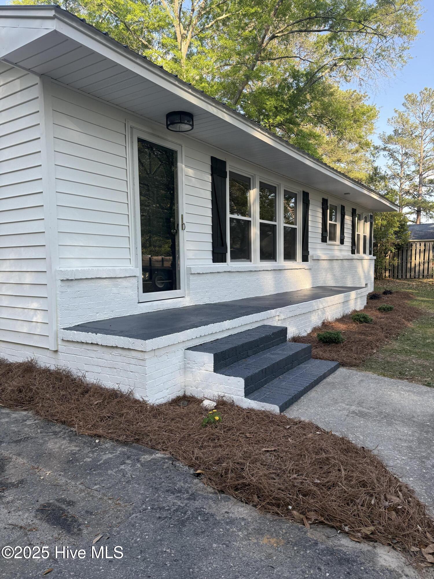 1605 Birch Street Rockingham, NC 28379 - Photo 6 of 27 IMG_8036