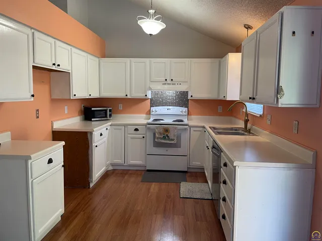 $242,000 | 7319 Southwest 25th Court, Topeka, KS 66614