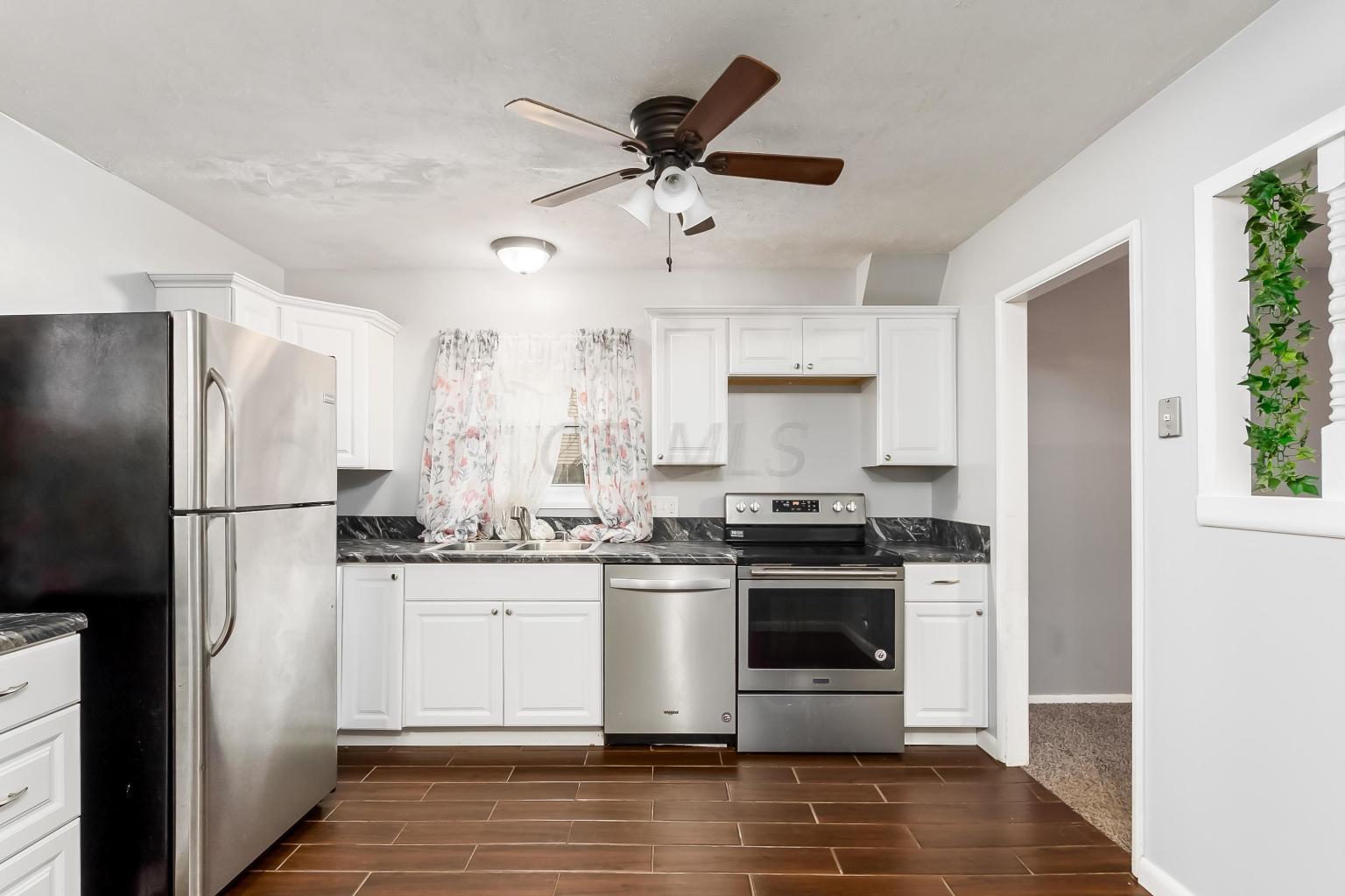 816 Sunview Road Reynoldsburg, OH 43068 - Photo 4 of 29