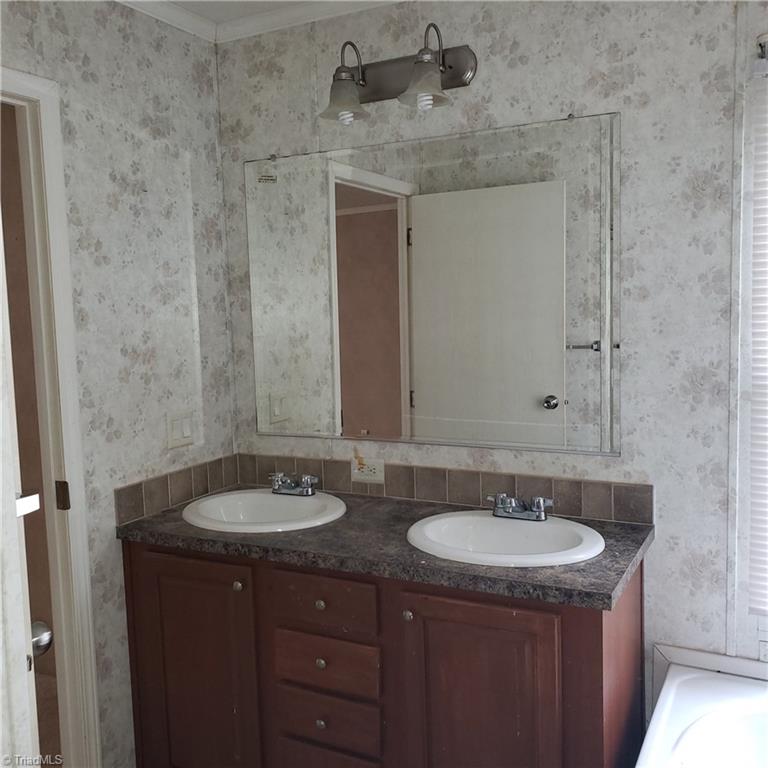 690 Cook Road Rural Hall, NC 27045 - Photo 21 of 30 Master bathroom includes double sinks, soaker tub & walk in shower!