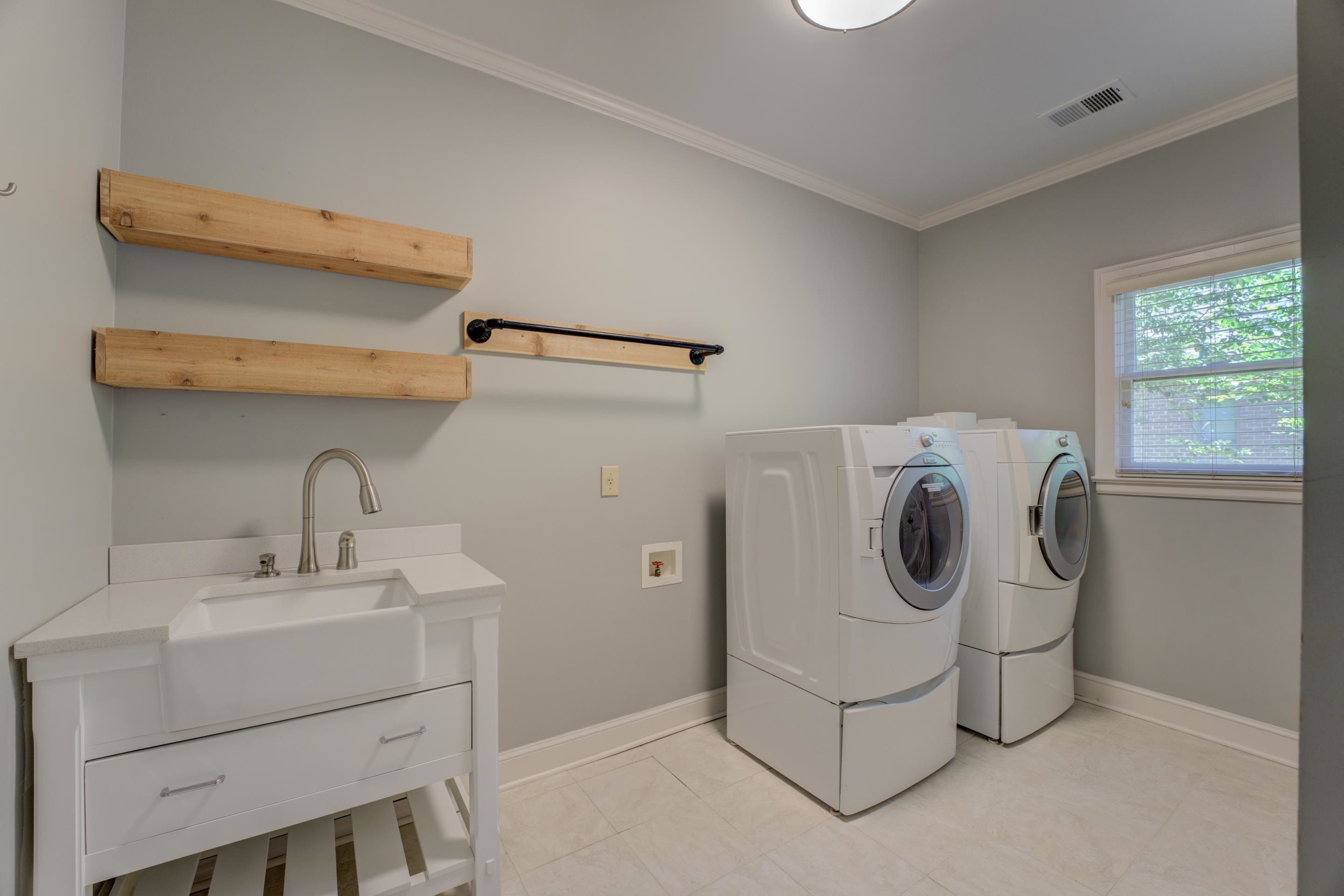2142 Gallina Circle Collierville, TN 38017 - Photo 22 of 35 a utility room with dryer and washer