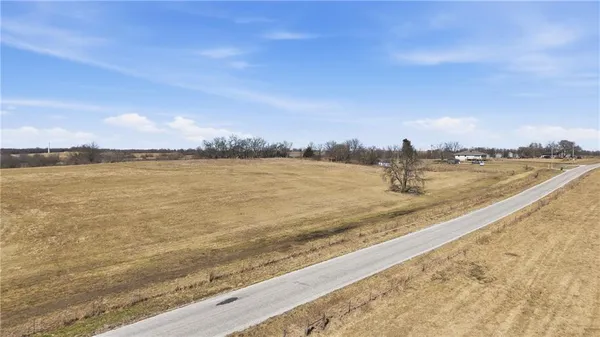 $470,000 | 32910 Gregg Road, Creighton, MO 64739