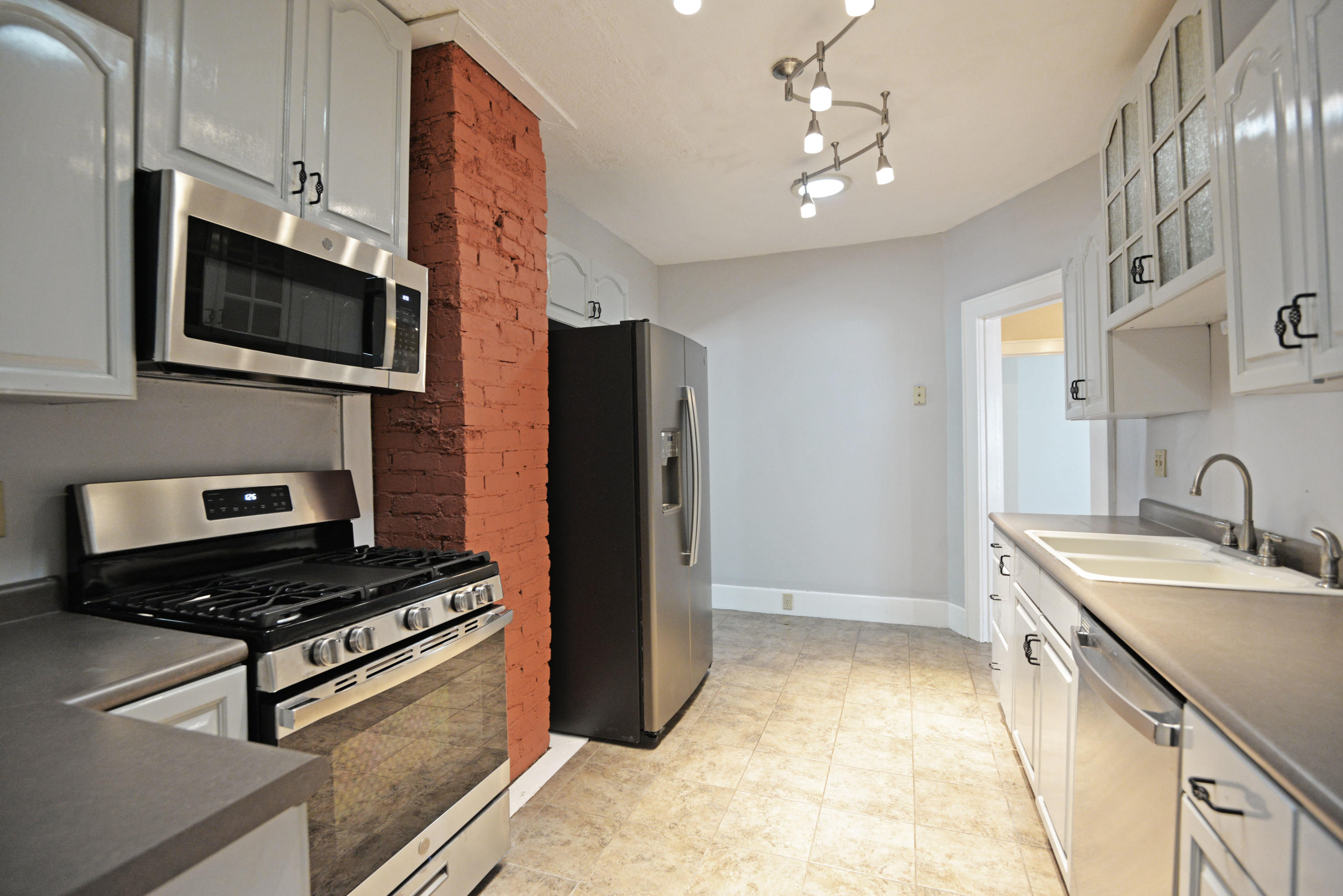 111 South Moore Road Chattanooga, TN 37411 - Photo 15 of 47 Kitchen view 4