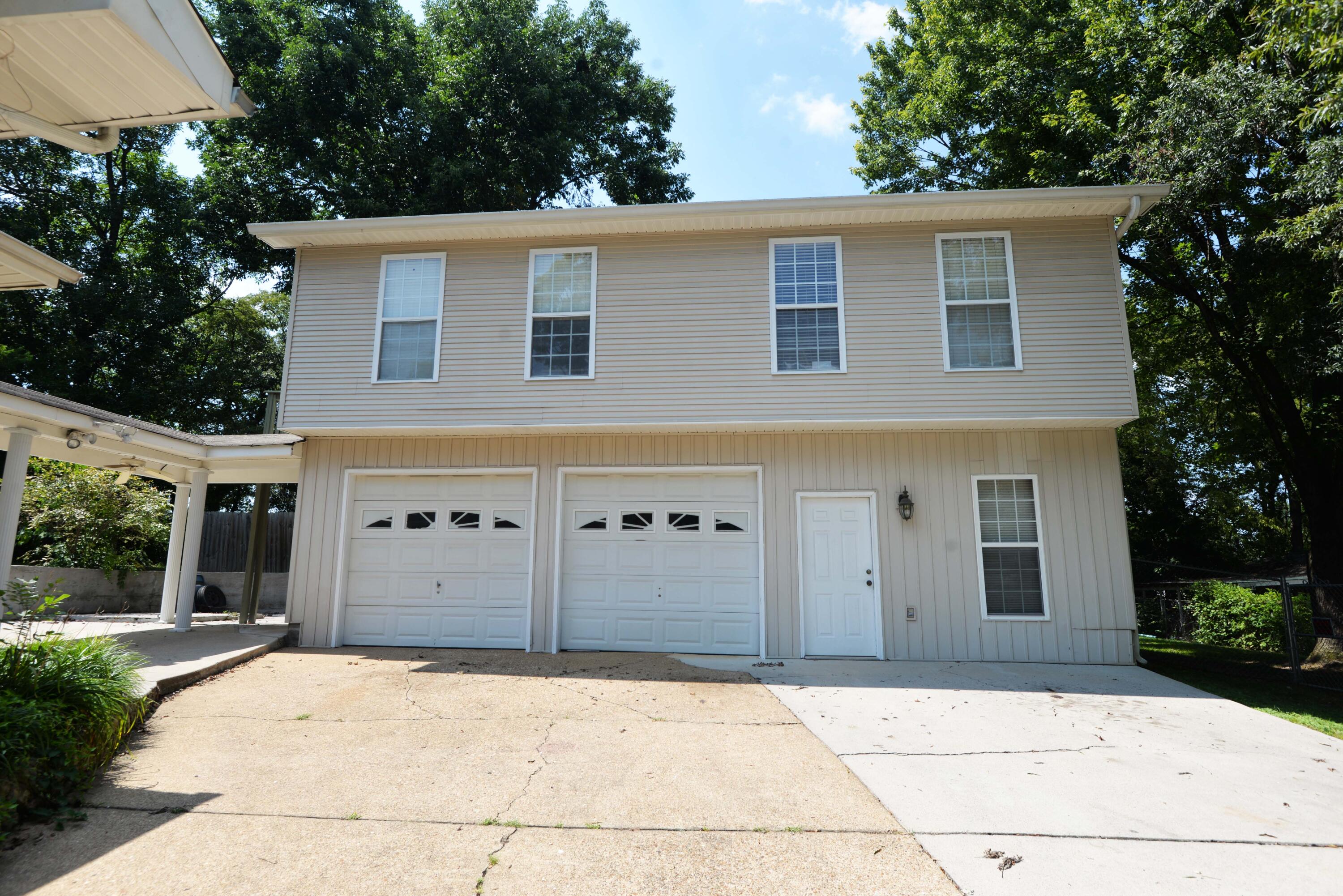 111 South Moore Road Chattanooga, TN 37411 - Photo 3 of 47 Garage & Apt