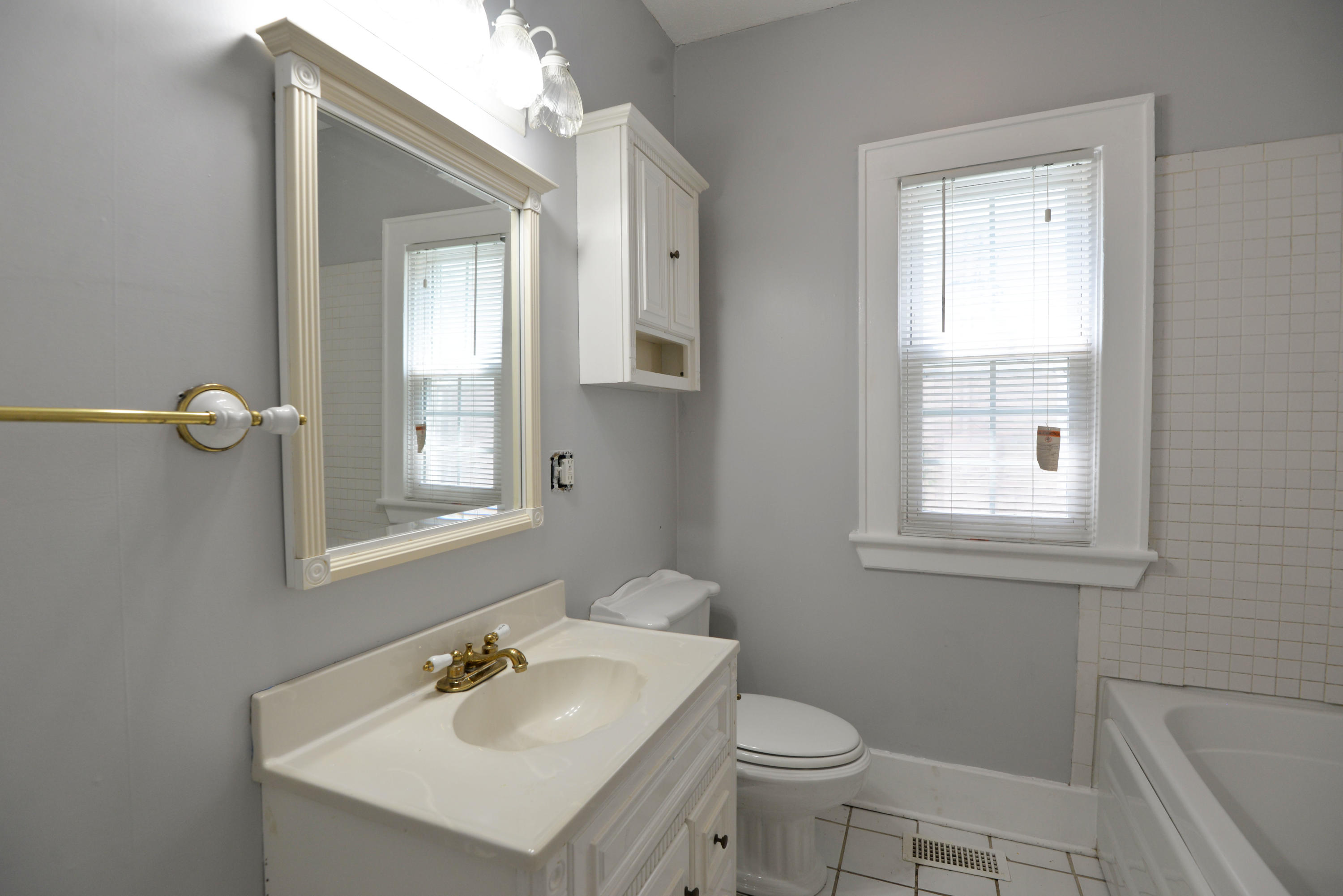 111 South Moore Road Chattanooga, TN 37411 - Photo 23 of 47 Hall bath view 1